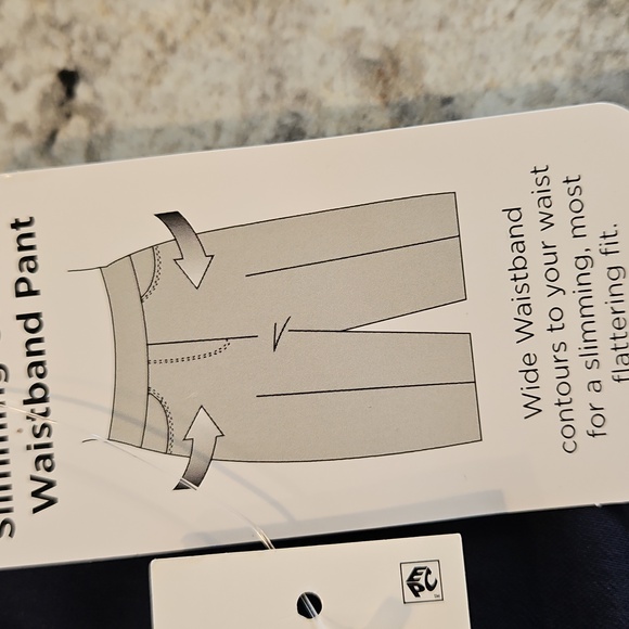 👖Ruby Rd.  Navy Shorts - Picture 9 of 10